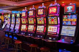 Pengguna mobile membaca jadwal acara ingatpoker